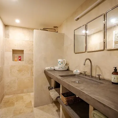 Apartment Romantic Med Chic Retreat With Pool On Gr Trail