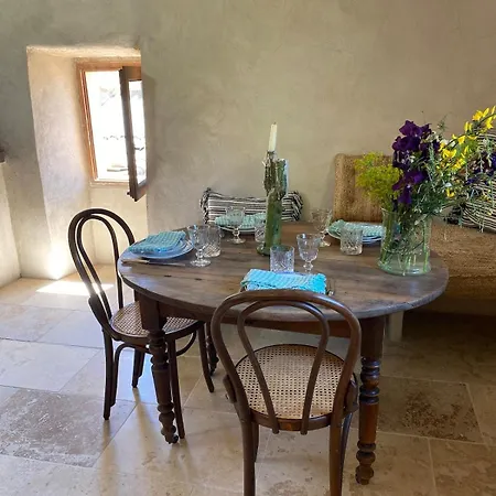 Apartment Romantic Med Chic Retreat With Pool On Gr Trail Mons (Herault)