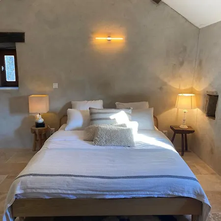 Romantic Med Chic Retreat With Pool On Gr Trail